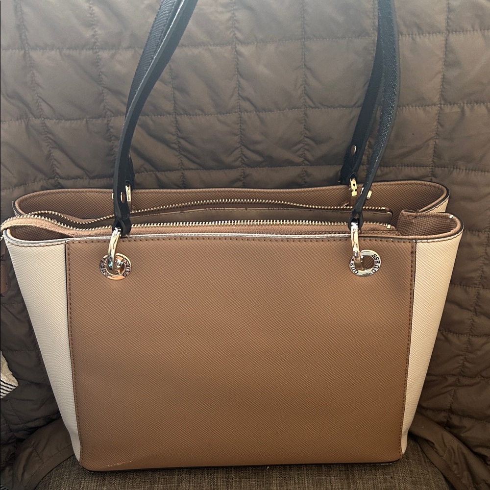 GUESS Beige and Cream Shoulder Bag - Picture 6 of 7
